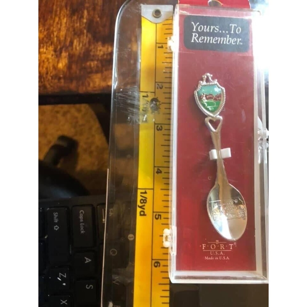 Set of 3 Vintage Watson & Barker Silver-Plated Collector Spoons | Ornate Detail - Picture 4 of 9